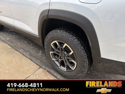 New 2026 Chevrolet Equinox ACTIV w/ Safety and Technology Package image 11