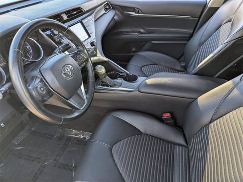 Used 2020 Toyota Camry image 19