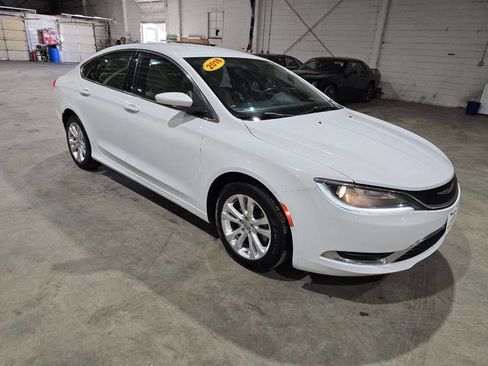 Used 2016 Chrysler 200 Limited image 19