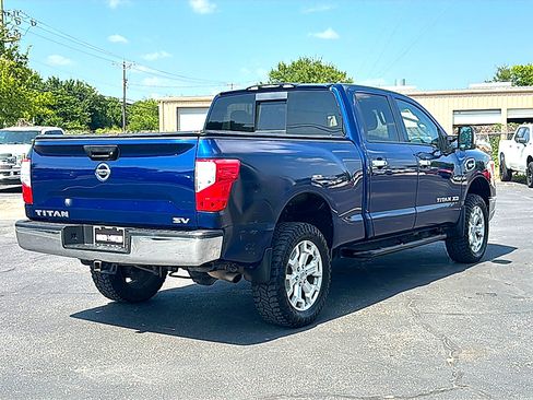 Used 2017 Nissan Titan SV w/ Heavy Duty GAWR Package AWD/4WD image 8