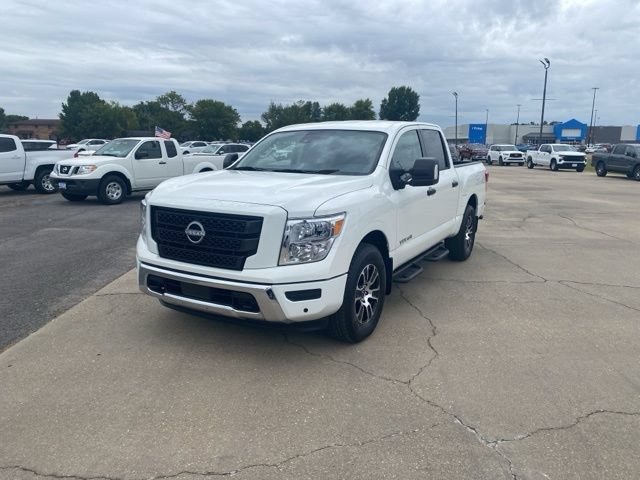 Used 2024 Nissan Titan SV w/ SV Convenience Package AWD/4WD image 2