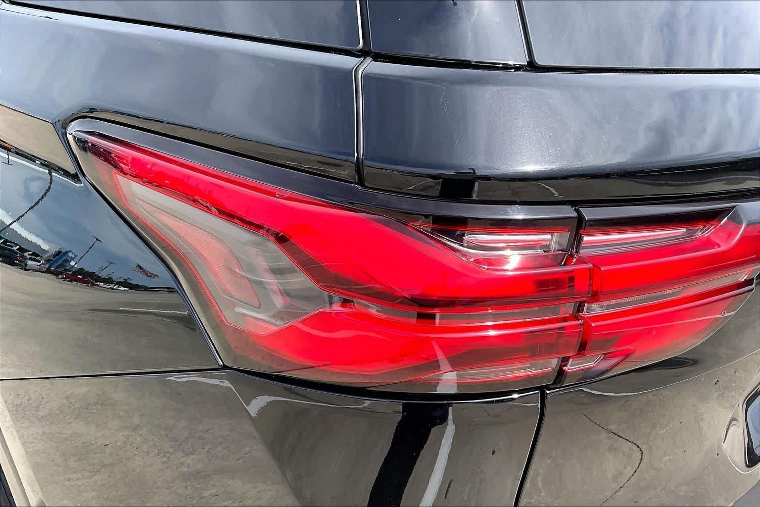 Used 2022 Chevrolet Traverse LT FWD image 26