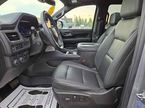 Used 2024 Chevrolet Suburban LT w/ LT Signature Package AWD/4WD image 2