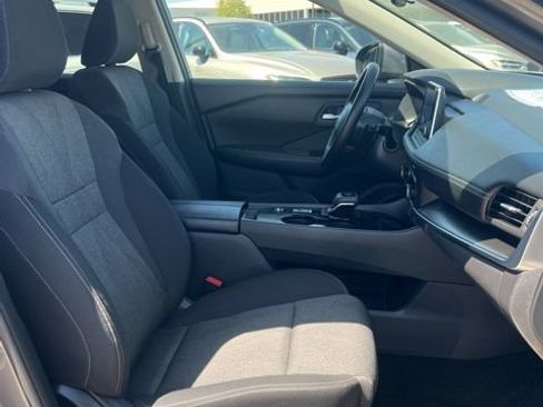 Used 2025 Nissan Rogue SV FWD image 34