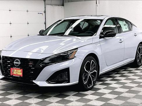 New 2026 Nissan Altima 2.5 SR w/ SR Premium Package FWD image 3