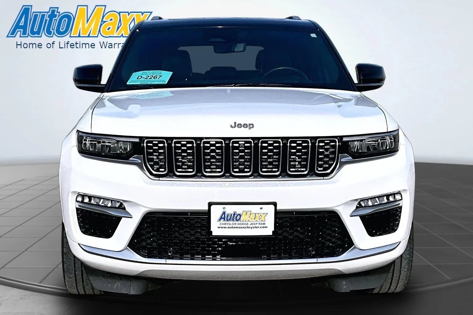 Used 2023 Jeep Grand Cherokee Summit w/ Adv Protech Group IV AWD/4WD image 2