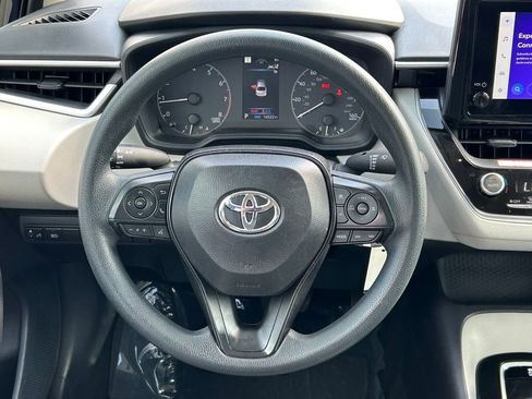 Used 2025 Toyota Corolla LE image 33