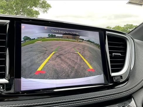 Used 2025 Chrysler Pacifica Limited FWD image 19