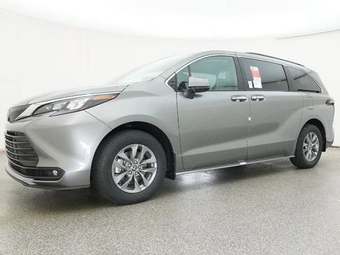 New 2026 Toyota Sienna XLE image 20
