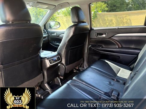 Used 2018 Toyota Highlander XLE AWD/4WD image 9