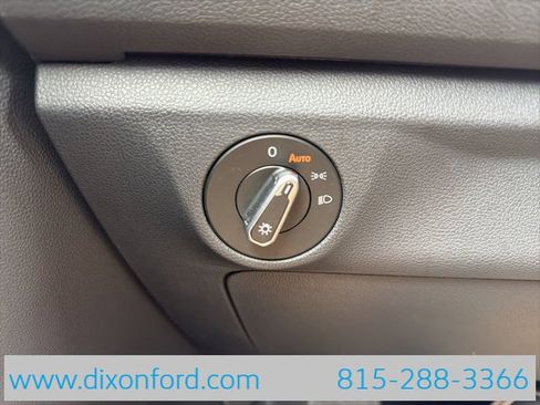 Used 2024 Volkswagen Jetta SE image 17