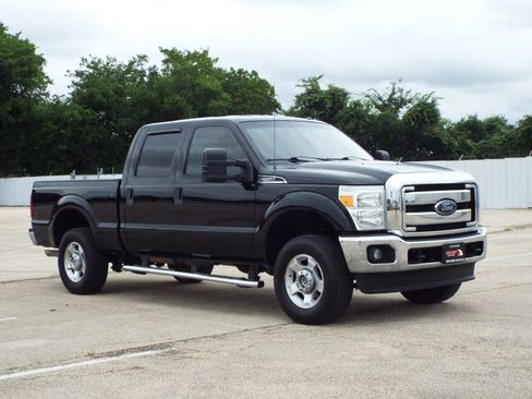 Used 2016 Ford F250 XLT w/ XLT Value Package AWD/4WD image 3