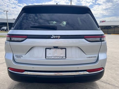 Used 2023 Jeep Grand Cherokee Limited image 4