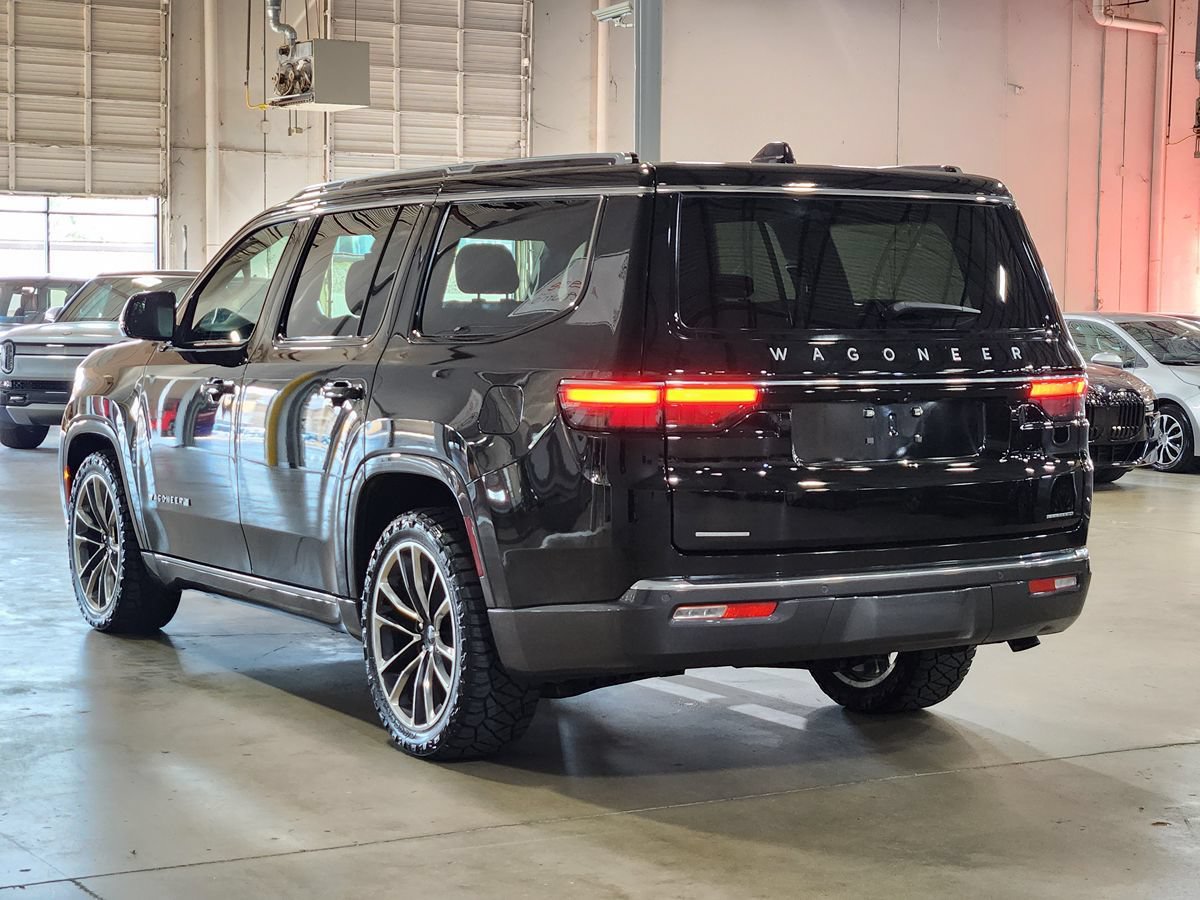 Used 2022 Jeep Wagoneer Series III w/ Premium Group I AWD/4WD image 11