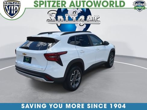 Certified 2024 Chevrolet Trax LT w/ LT Convenience Package FWD image 9