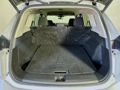 Used 2024 Nissan Rogue SV image 27