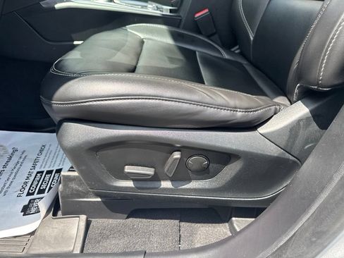 Used 2022 Ford Explorer XLT w/ Equipment Group 202A AWD/4WD image 37