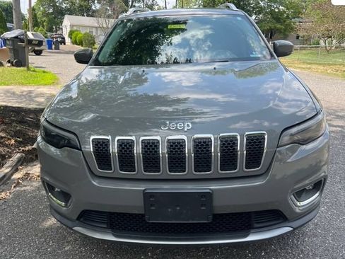 Used 2019 Jeep Cherokee Limited AWD/4WD image 5