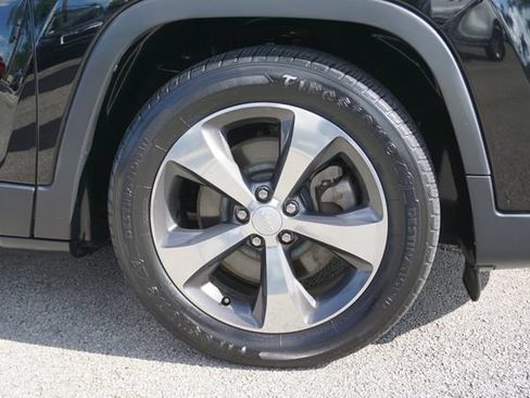 Used 2019 Jeep Cherokee Limited FWD image 13