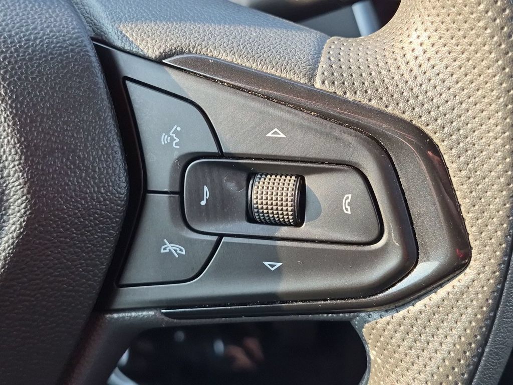 Used 2025 Chevrolet TrailBlazer LT AWD/4WD image 19