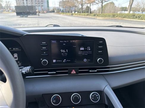 Used 2021 Hyundai Elantra SE image 21