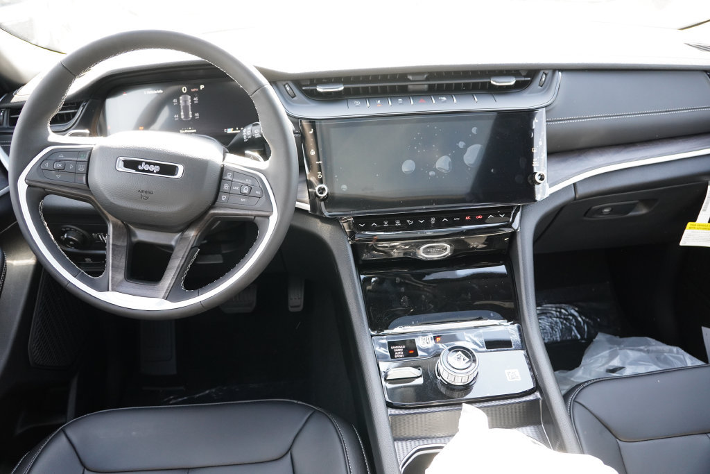 New 2027 Jeep Grand Cherokee Limited AWD/4WD image 13