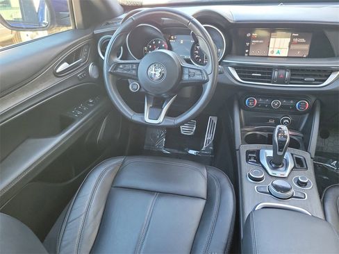 Used 2023 Alfa Romeo Stelvio Ti image 8