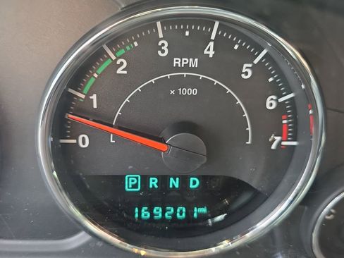 Used 2016 Jeep Wrangler Unlimited Sahara w/ Connectivity Group AWD/4WD image 22
