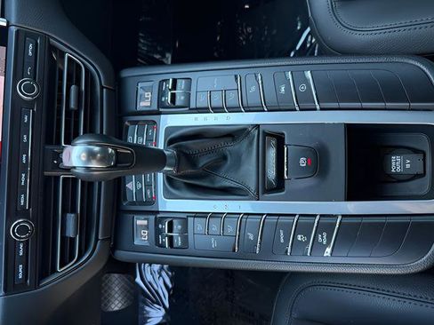 Used 2021 Porsche Macan image 21