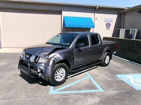 Used 2016 Nissan Frontier SV image 1