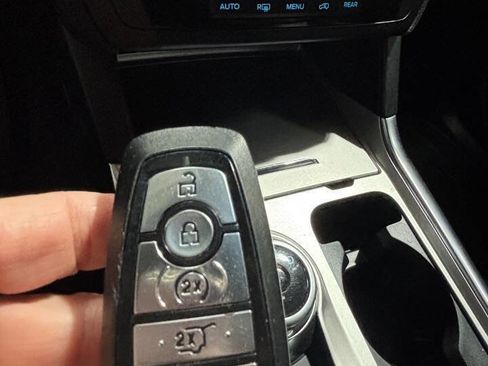 Used 2020 Ford Explorer XLT w/ Equipment Group 202A image 5