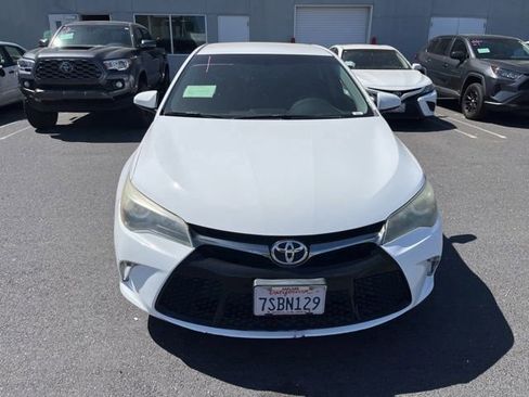 Used 2016 Toyota Camry SE FWD image 2