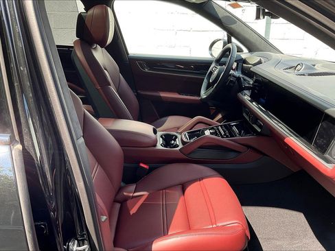 New 2025 Porsche Cayenne Turbo image 5