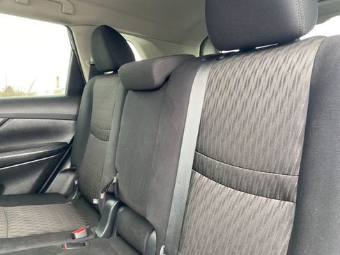 Used 2020 Nissan Rogue SV image 15