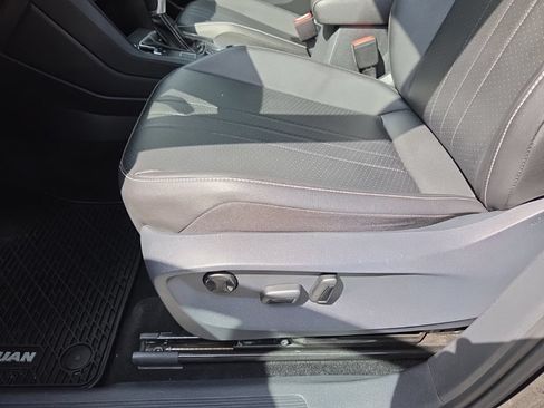 Used 2022 Volkswagen Tiguan SE AWD/4WD image 18