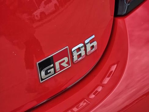 Used 2025 Toyota GR86 Premium RWD image 9