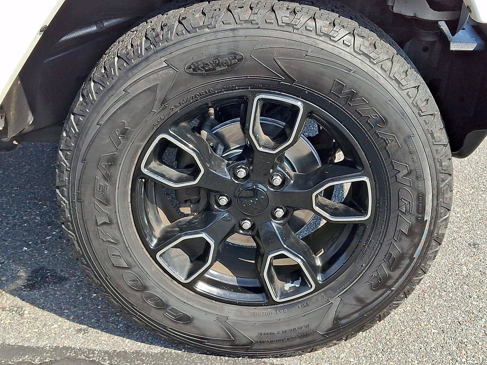Used 2017 Jeep Wrangler Unlimited Sahara AWD/4WD image 8