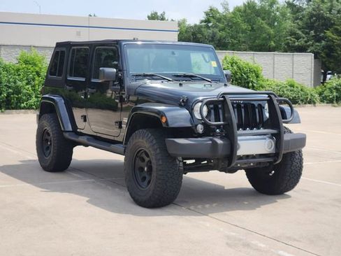 Used 2015 Jeep Wrangler Unlimited Sahara AWD/4WD image 3
