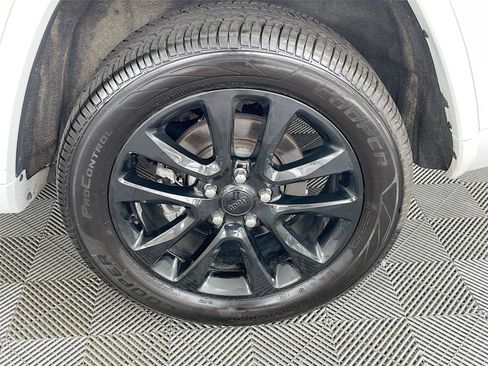 Used 2022 Jeep Grand Cherokee Laredo X AWD/4WD image 34