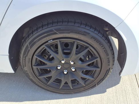 Used 2021 Toyota Corolla LE FWD image 10
