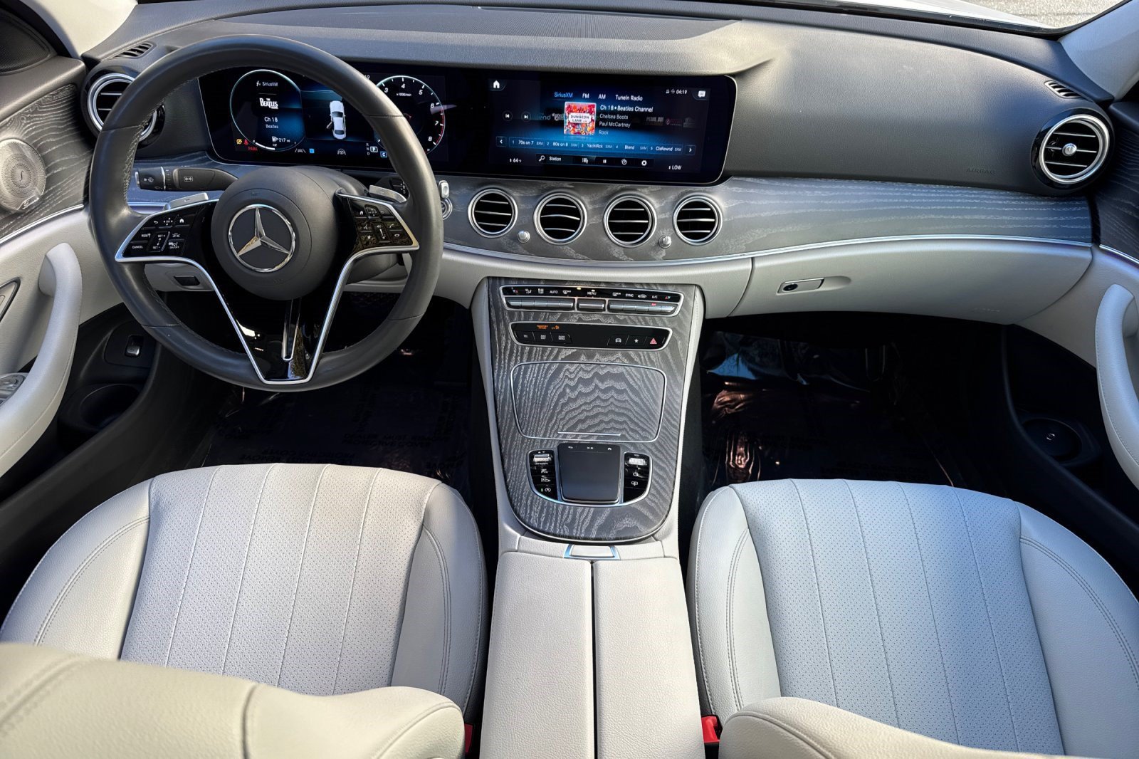 Used 2022 Mercedes-Benz E 350 Sedan image 15