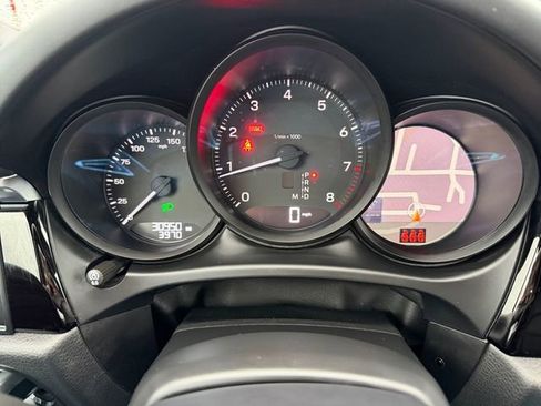 Used 2022 Porsche Macan image 20