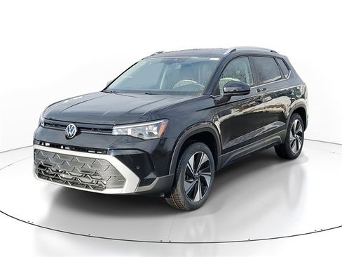 New 2026 Volkswagen Taos SE image 2