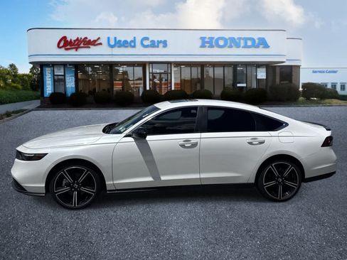 Used 2023 Honda Accord Sport image 2