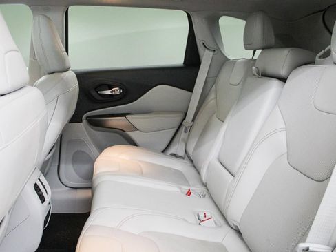 Used 2021 Jeep Cherokee Latitude Lux w/ Sun & Sound Group FWD image 26