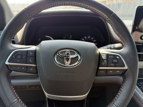 Certified 2022 Toyota Sienna XSE image 38