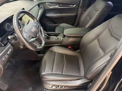 Used 2022 Cadillac XT5 Premium Luxury w/ Technology Package FWD image 5