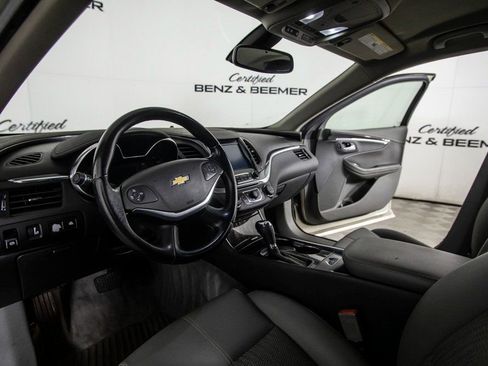 Used 2014 Chevrolet Impala LT w/ Convenience Package image 12