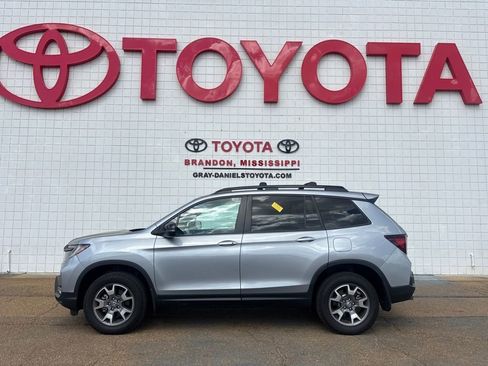 Used 2023 Honda Passport TrailSport image 2