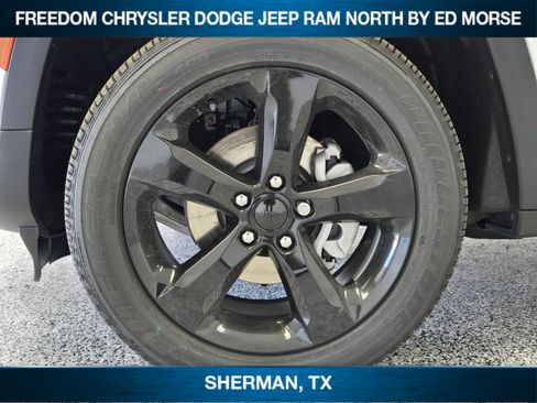 New 2025 Jeep Grand Cherokee Laredo image 7